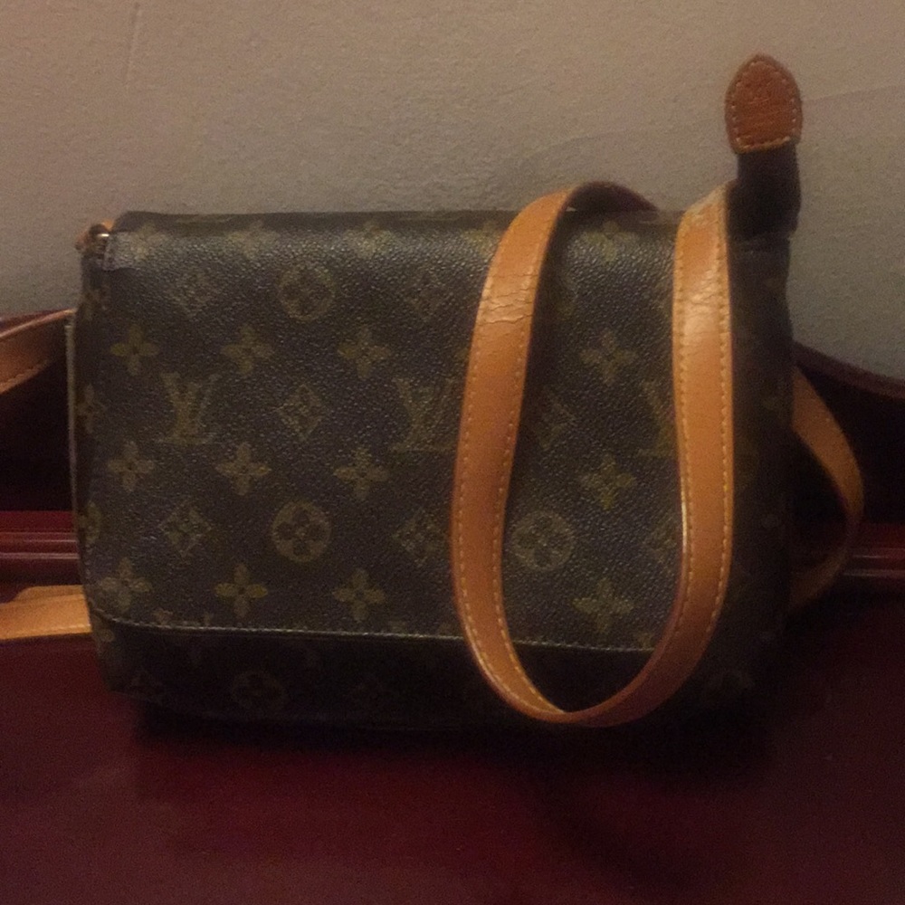Louis Vuitton cross bag